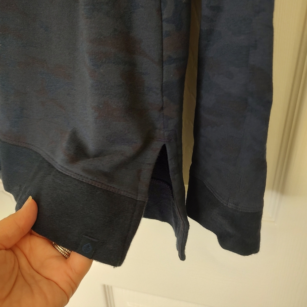 Tasc Performance Riverwalk French Terry Sweatshirt Navy Vamo Palmetto Bluff Logo - Picture 5 of 10